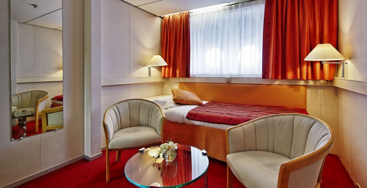 CRUCEROS DE EXPLORACION OCEAN DIAMOND ISLANDIA CRUCEROS ICELAND CRUISES OCEAN DIAMOND EXPEDITION CRUISES POLAR CRUISES ARTIC CRUISES ISLANDIA CRUCEROS BARCO PEQUEÑO ISLAND TOURS CRUISES ICELAND ICELAND CRUISES #Cruceros #Islandia #IcelandCruises #CrucerosIslandia #MaresVikingos #NortedeEuropa #MarArtico #OceanoArtico #ArticCruises #IslandiaCruises